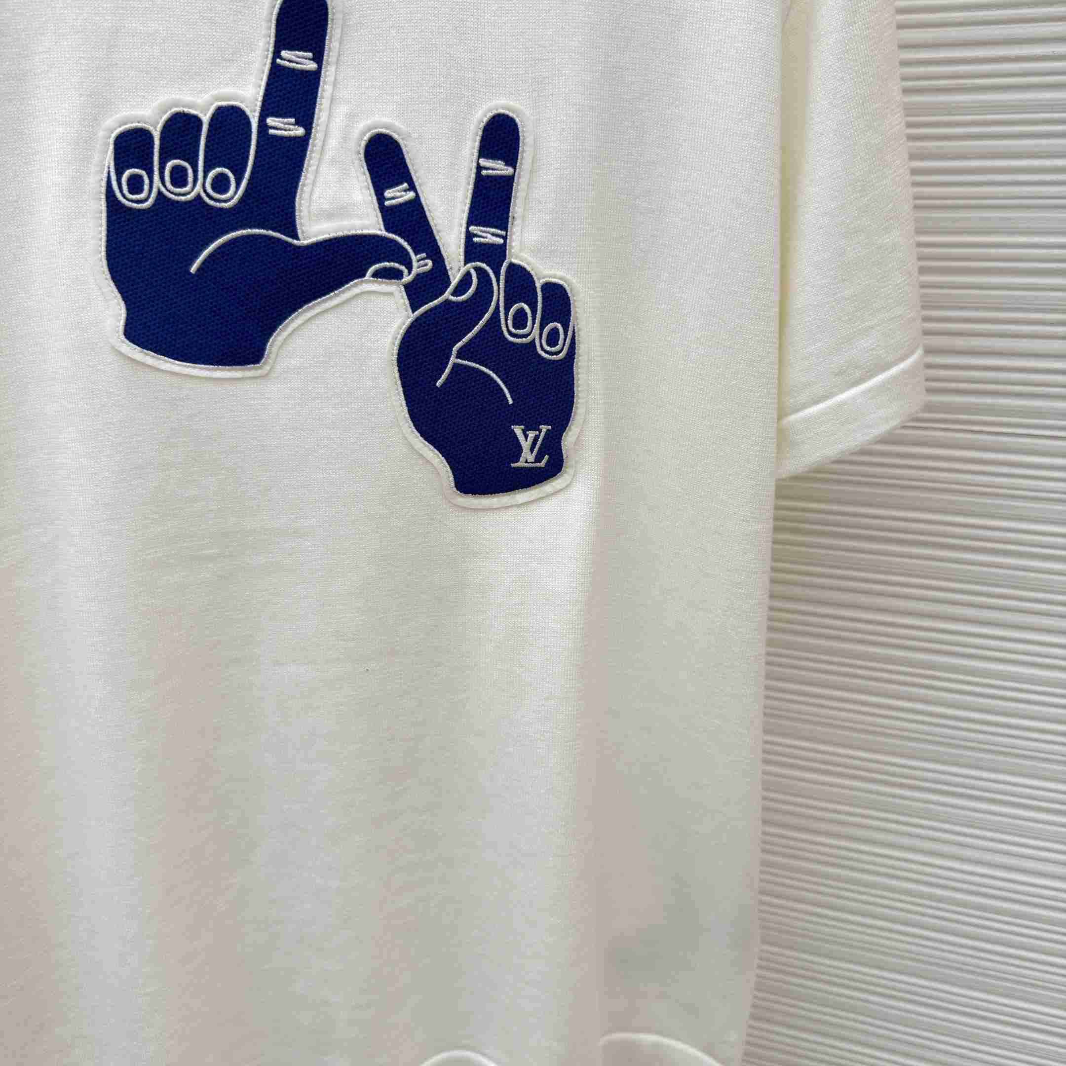 Louis Vuitton Short-Sleeved Signature Patch Crewneck 1AK6ZI - DesignerGu