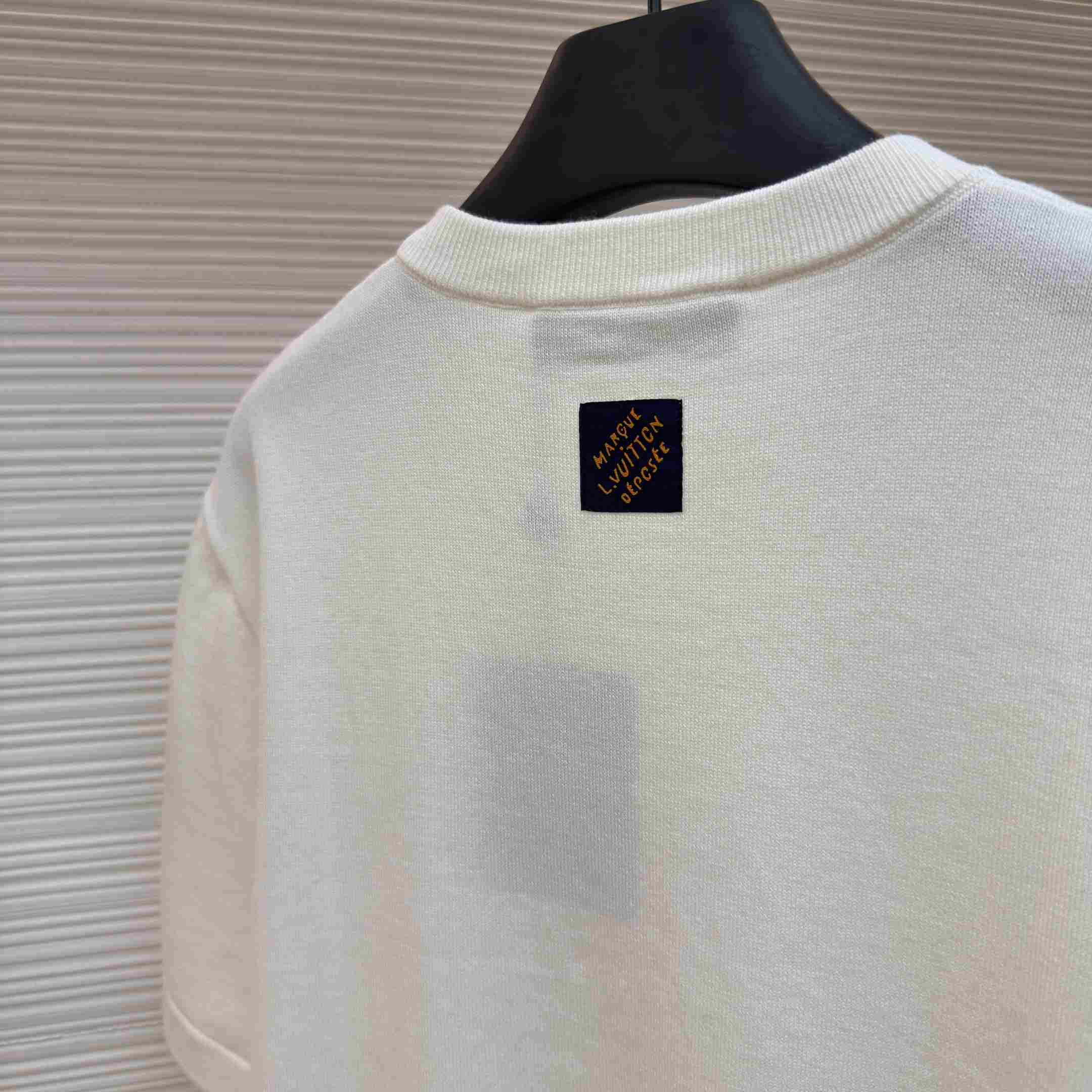 Louis Vuitton Short-Sleeved Signature Patch Crewneck 1AK6ZI - DesignerGu