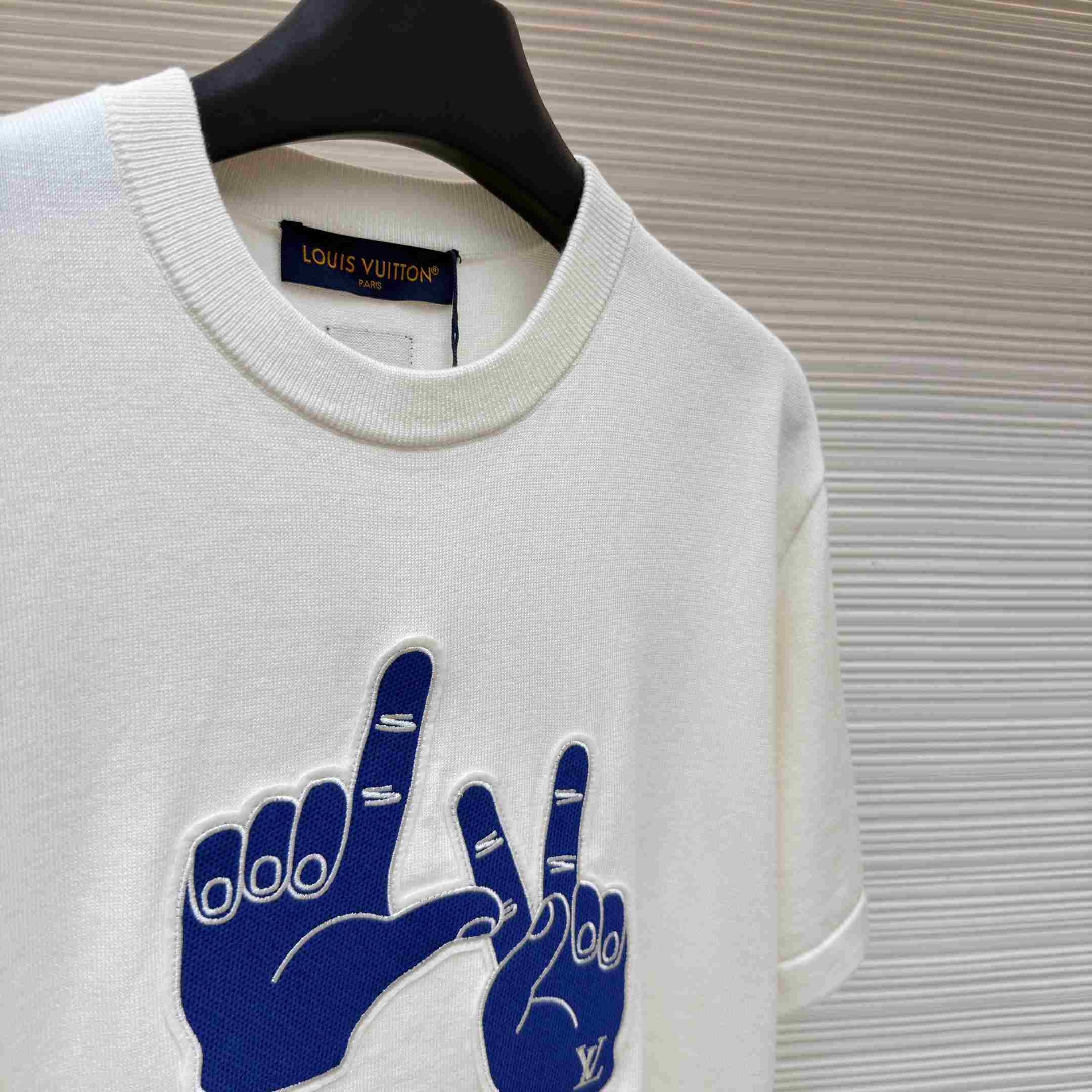 Louis Vuitton Short-Sleeved Signature Patch Crewneck 1AK6ZI - DesignerGu
