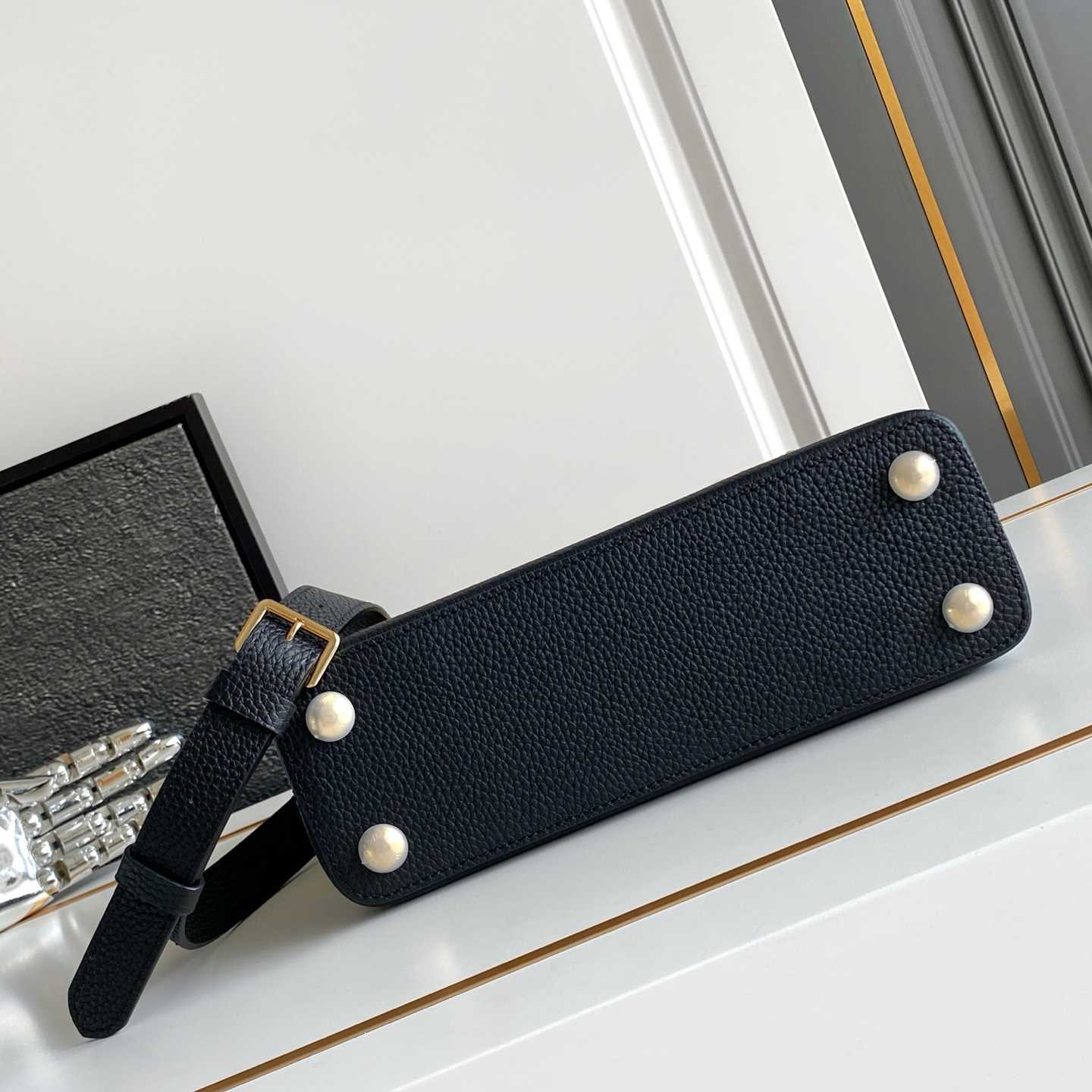Louis Vuitton Capucines BB M28455 - DesignerGu