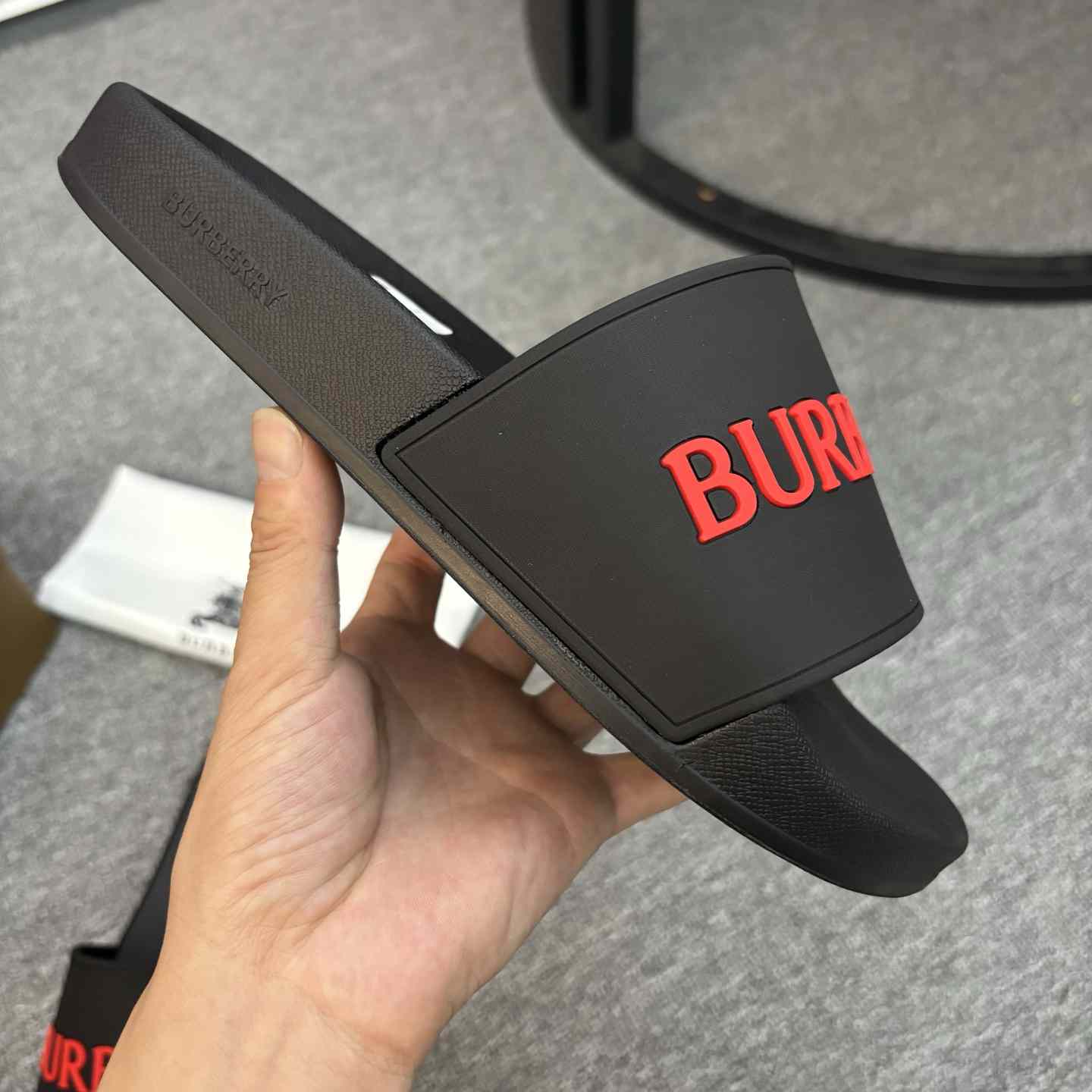 Burberry Logo Slides - DesignerGu