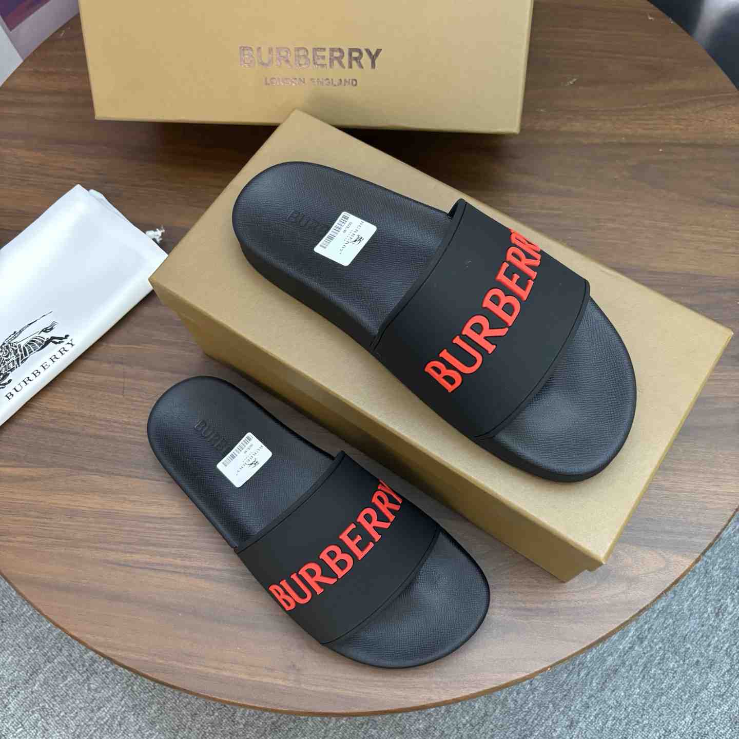 Burberry Logo Slides - DesignerGu