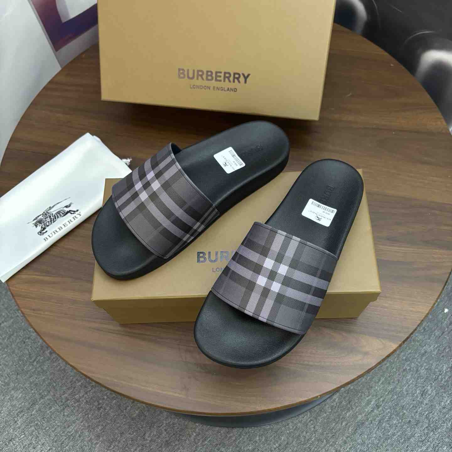 Burberry Check Slides - DesignerGu