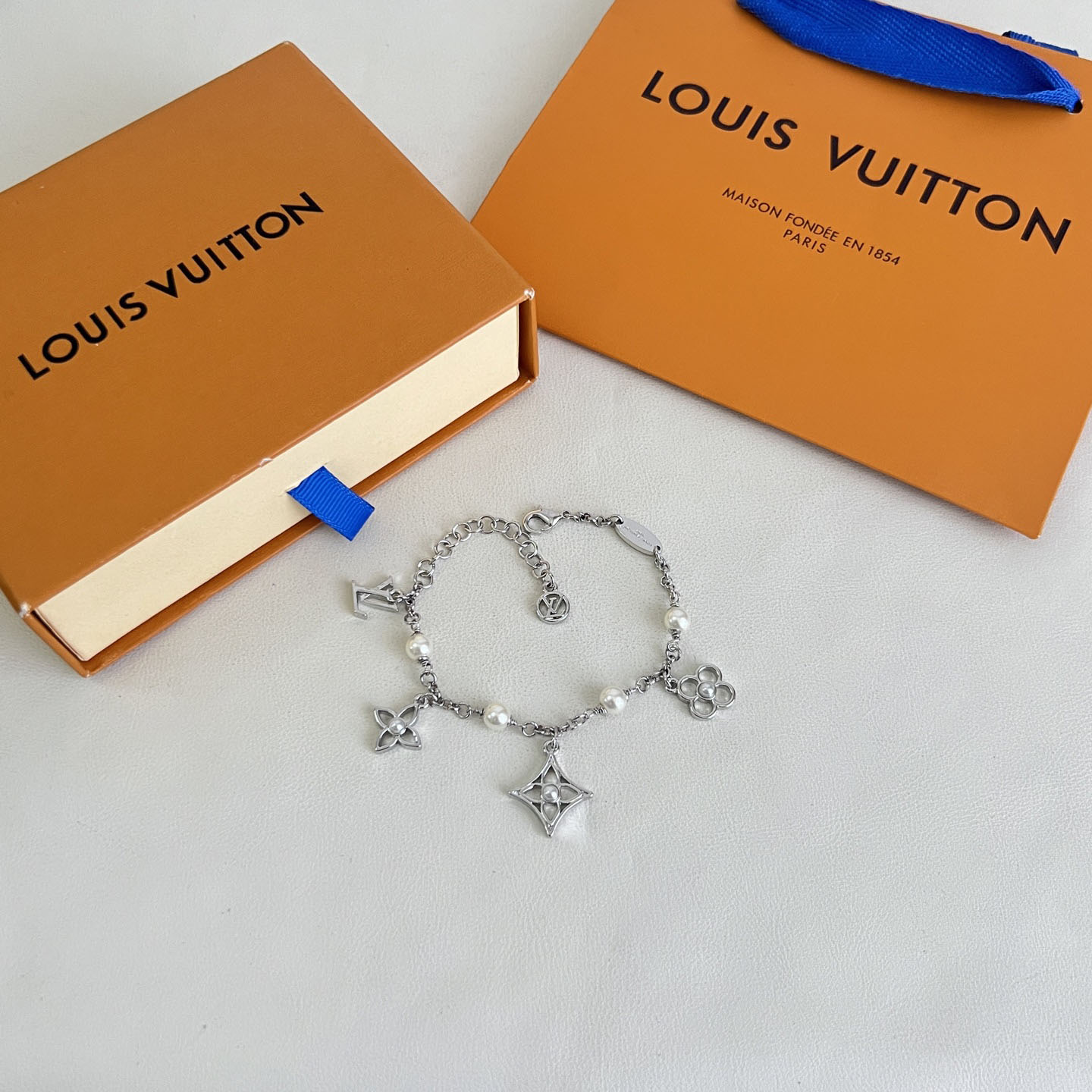 Louis Vuitton LV Pearly Flower Bracelet - DesignerGu