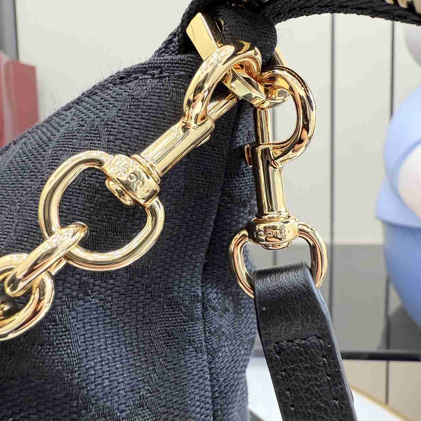 Gucci Lady Lunetta Chain Medium Shoulder Bag A006OA - DesignerGu