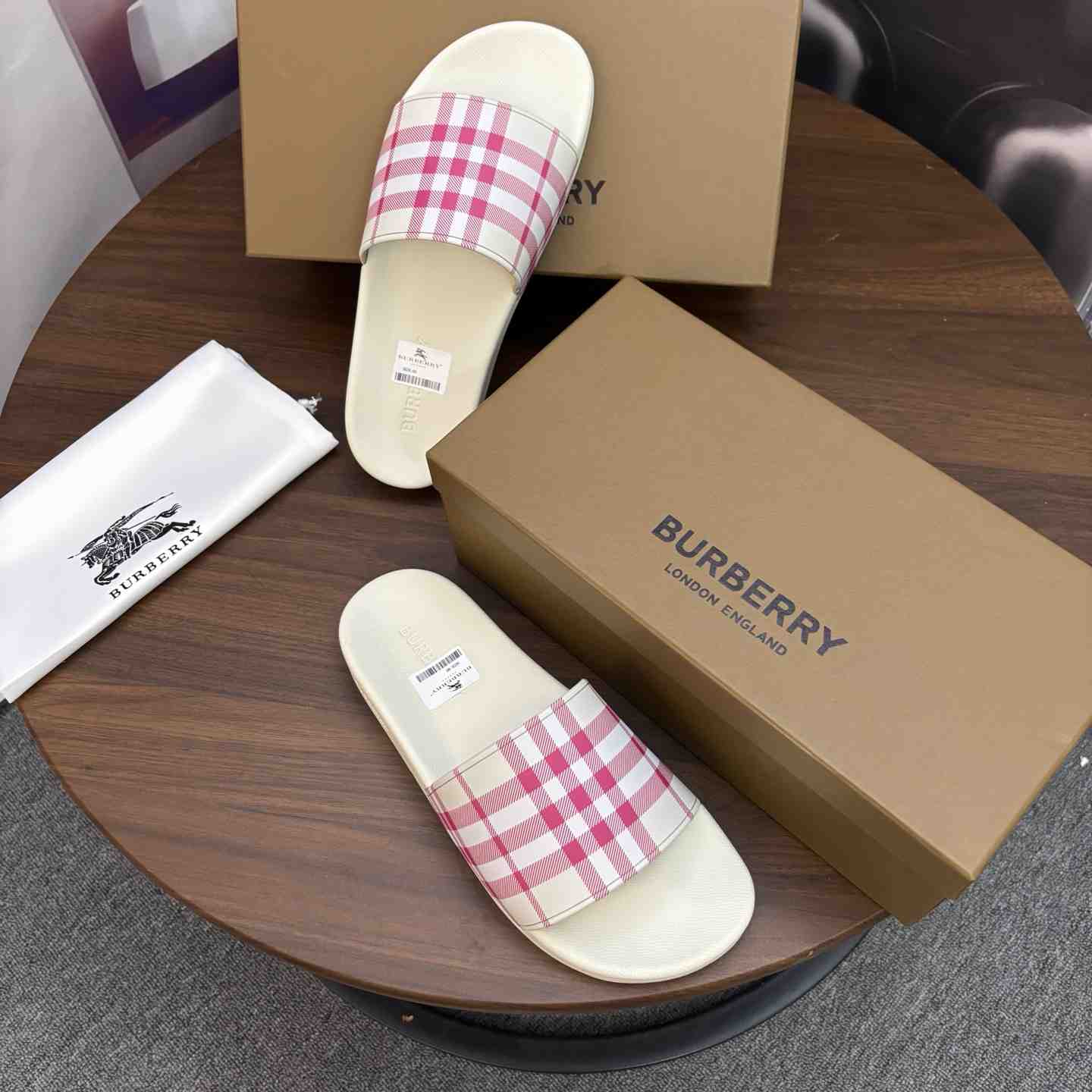 Burberry Check Slides - DesignerGu