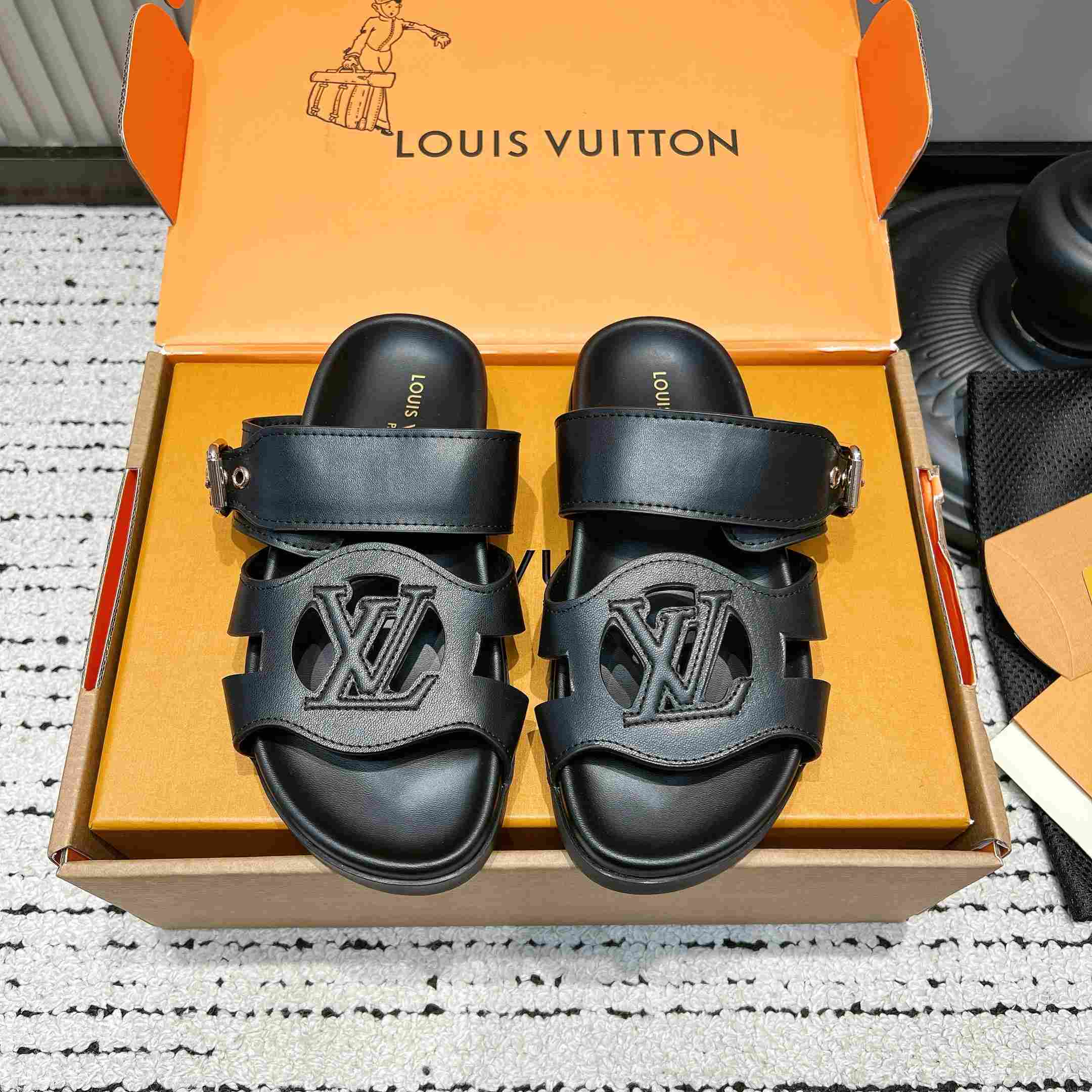 Louis Vuitton LV Isola Comfort Mule  - DesignerGu