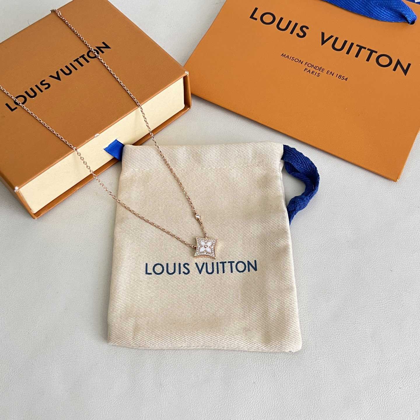 Louis Vuitton Color Blossom M Star Pendant, Pink Gold, White Mother-of-Pearl and Diamonds Q04155 - DesignerGu
