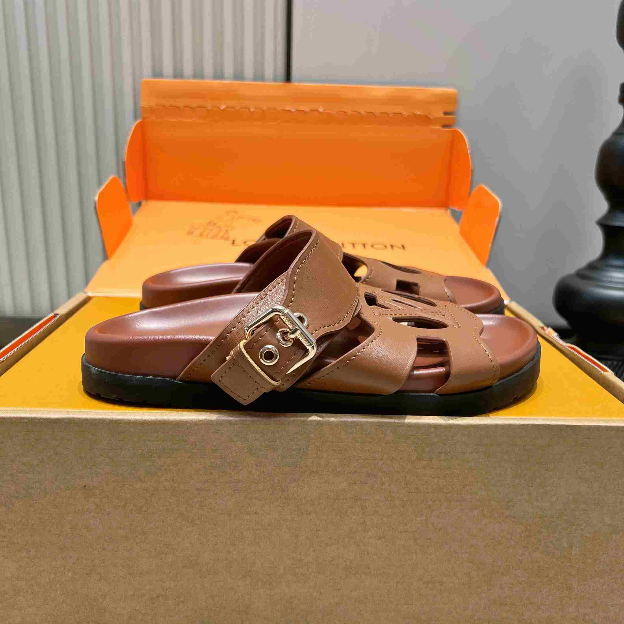 Louis Vuitton LV Isola Comfort Mule  - DesignerGu