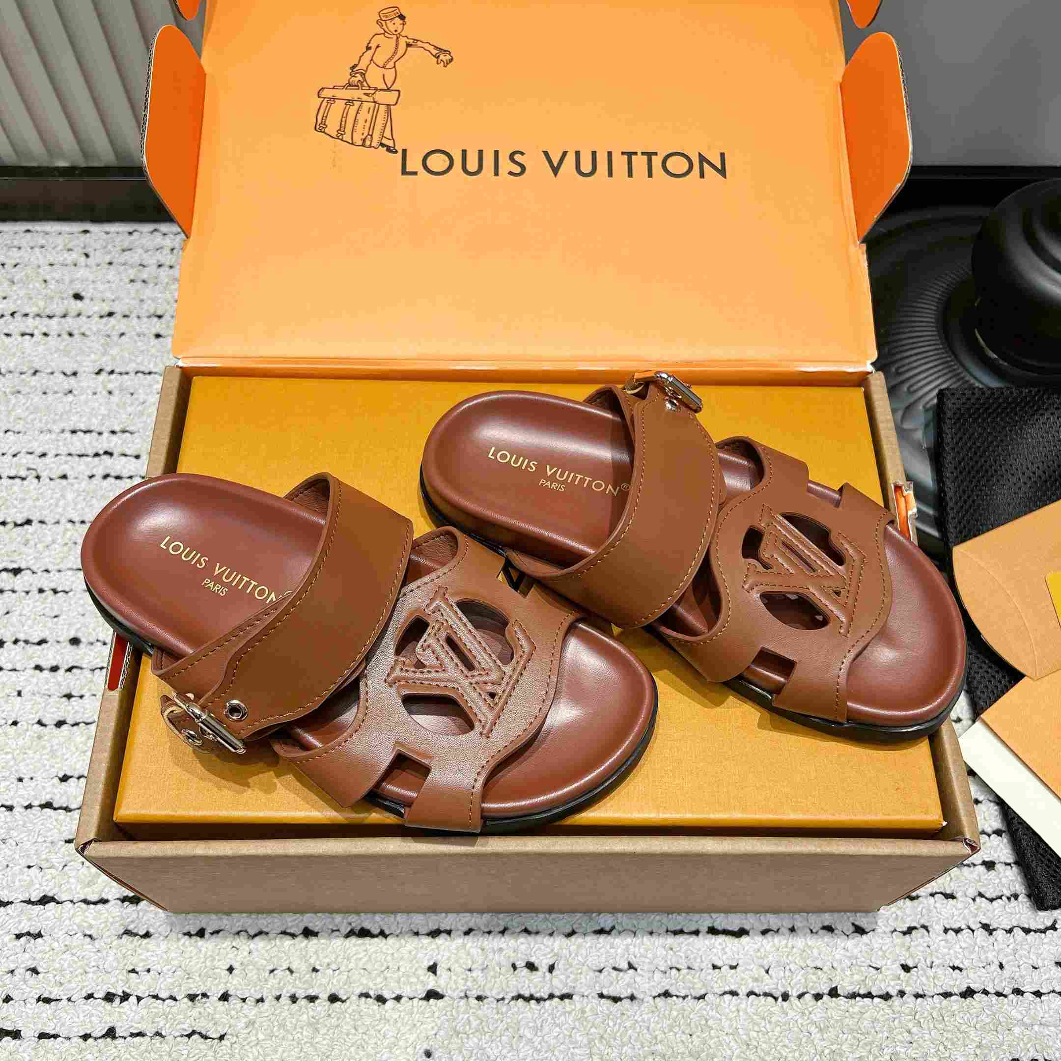 Louis Vuitton LV Isola Comfort Mule  - DesignerGu