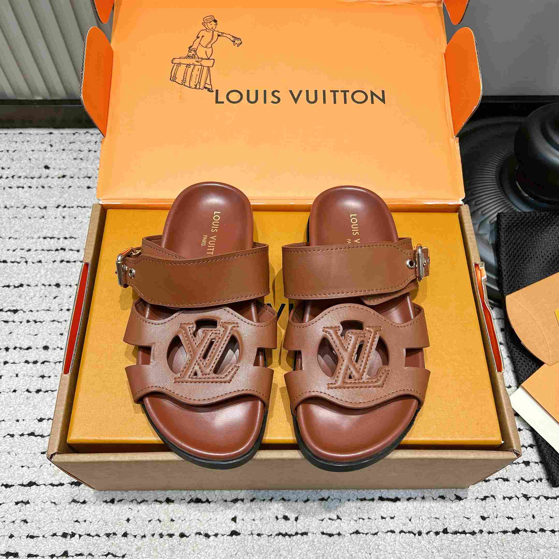 Louis Vuitton LV Isola Comfort Mule  - DesignerGu
