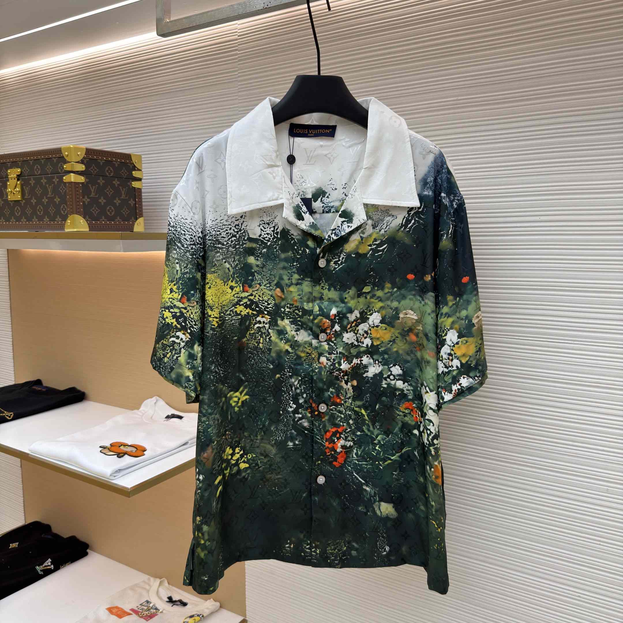 Louis Vuitton Monogram Silk Short-Sleeved Shirt 1AKOMG - DesignerGu