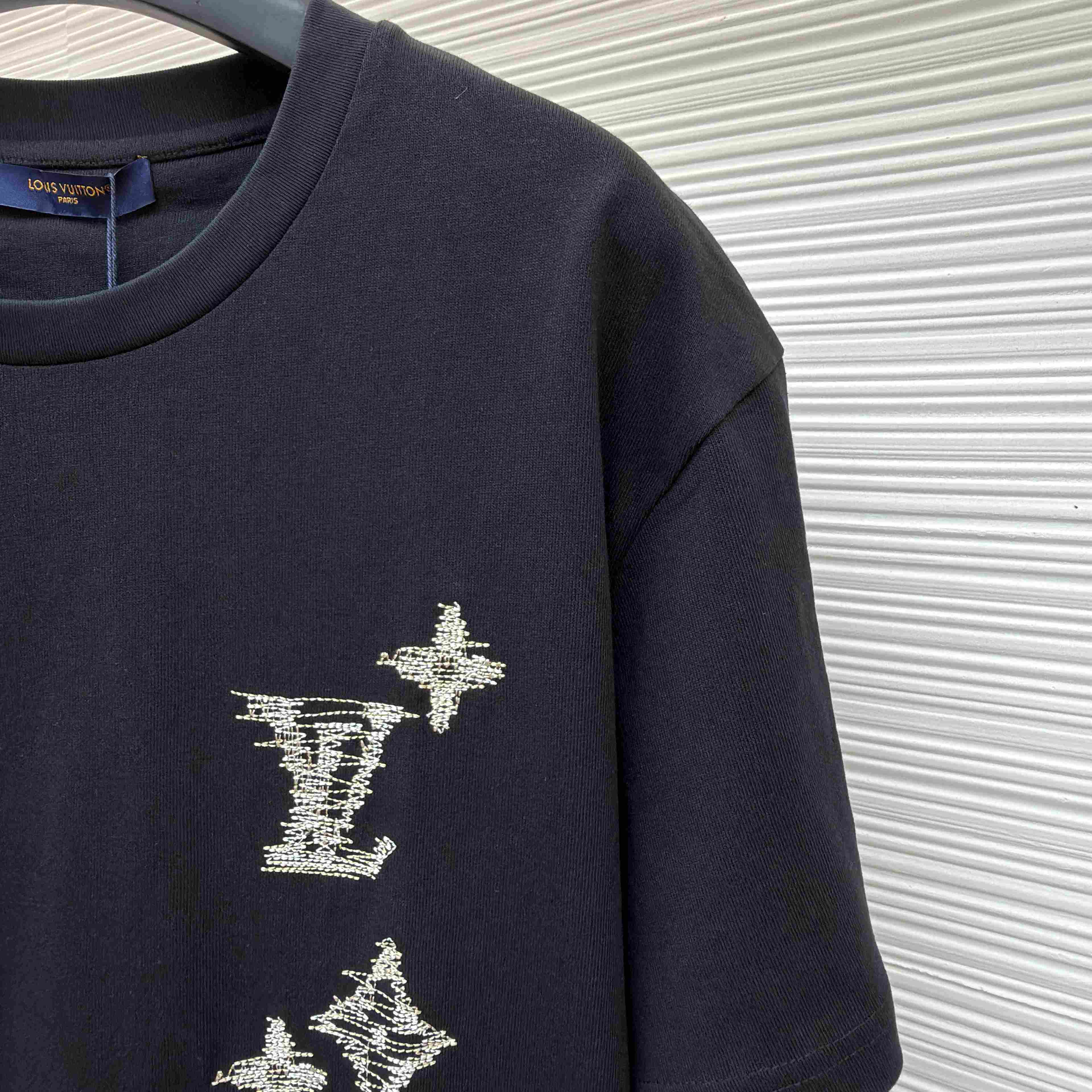 Louis Vuitton Embroidered Signature Short-Sleeved T-Shirt 1AK7G7 - DesignerGu