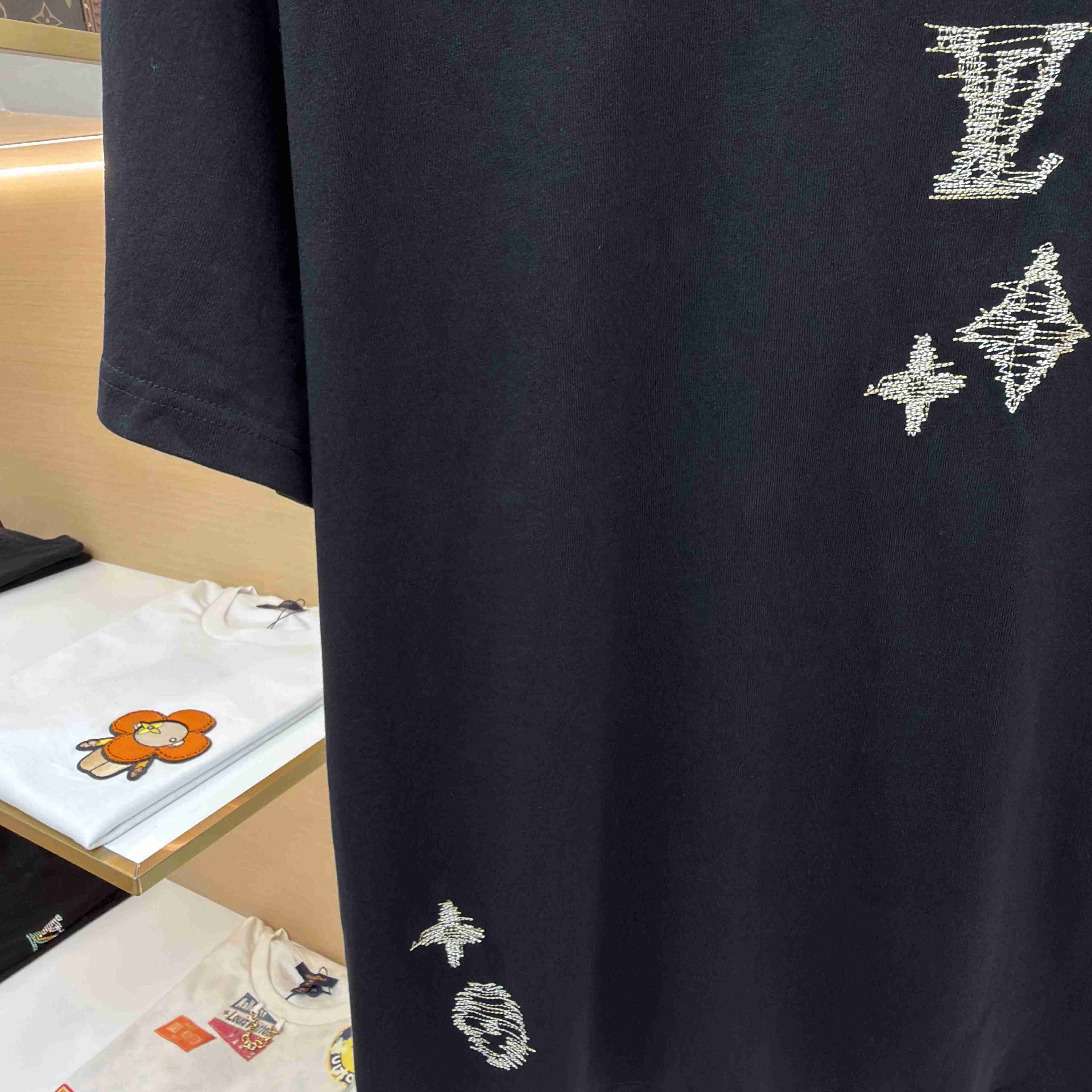 Louis Vuitton Embroidered Signature Short-Sleeved T-Shirt 1AK7G7 - DesignerGu