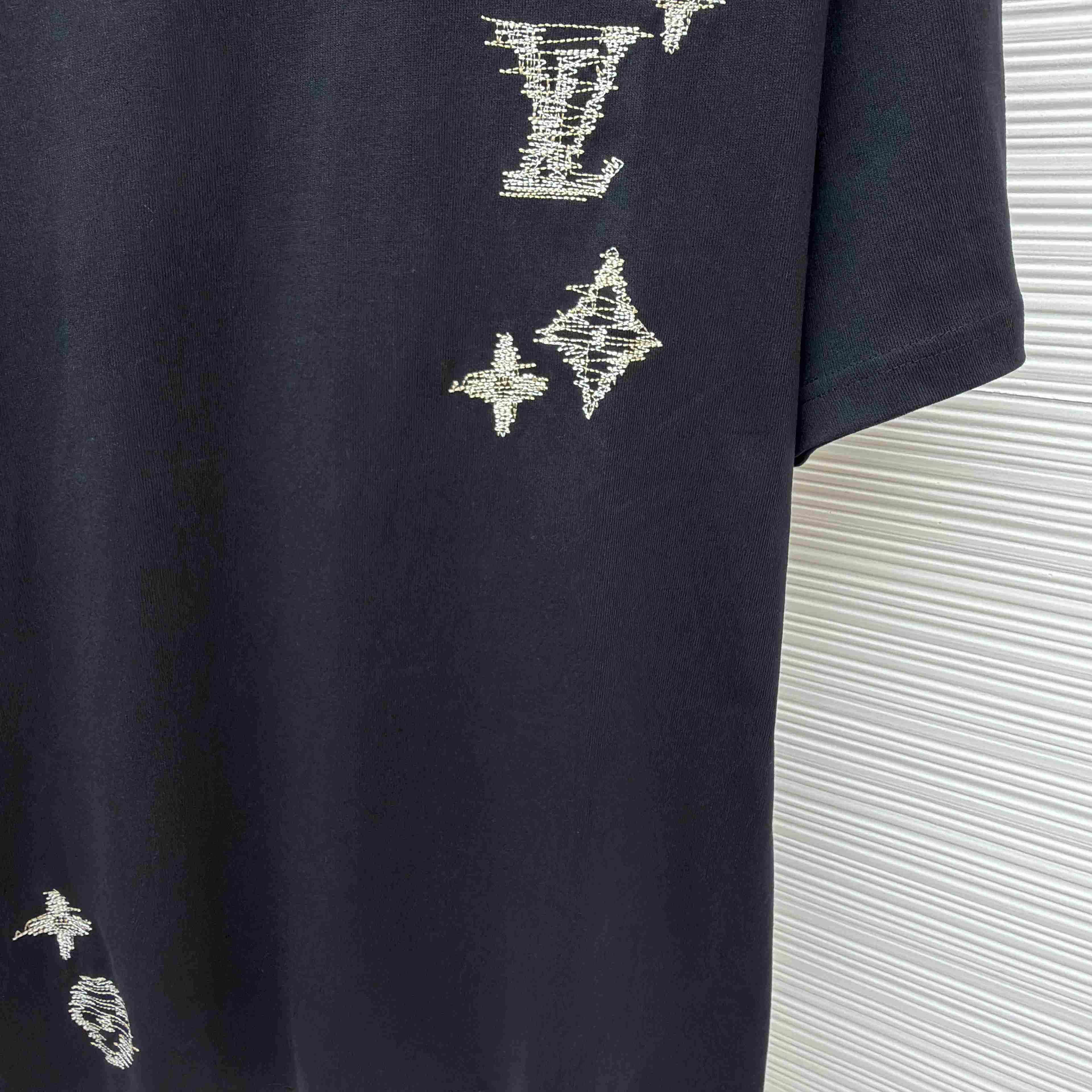 Louis Vuitton Embroidered Signature Short-Sleeved T-Shirt 1AK7G7 - DesignerGu