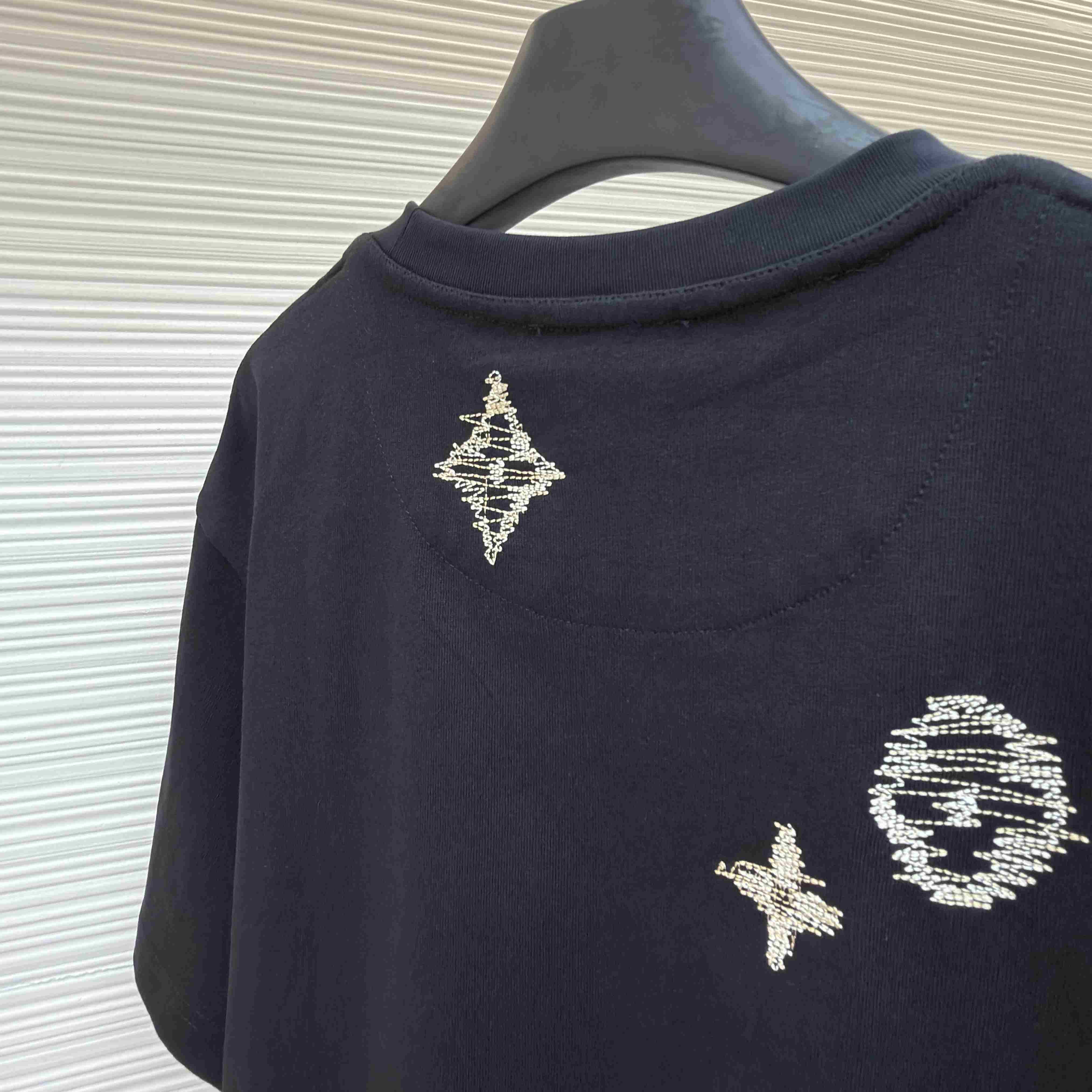 Louis Vuitton Embroidered Signature Short-Sleeved T-Shirt 1AK7G7 - DesignerGu