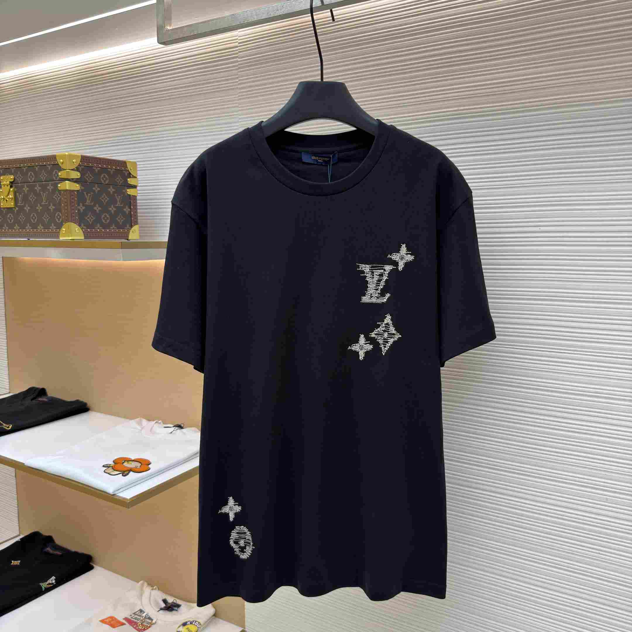 Louis Vuitton Embroidered Signature Short-Sleeved T-Shirt 1AK7G7 - DesignerGu