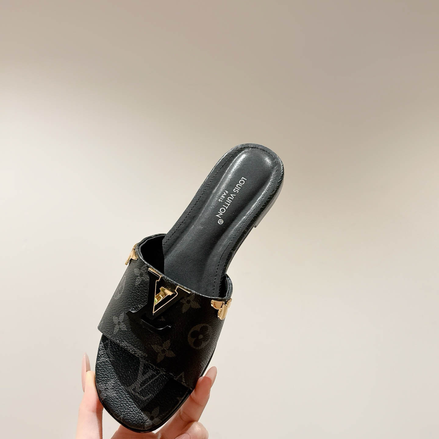 Louis Vuitton LV Mare Flat Mule - DesignerGu