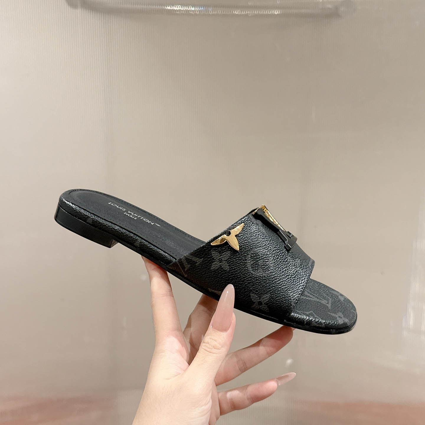 Louis Vuitton LV Mare Flat Mule - DesignerGu