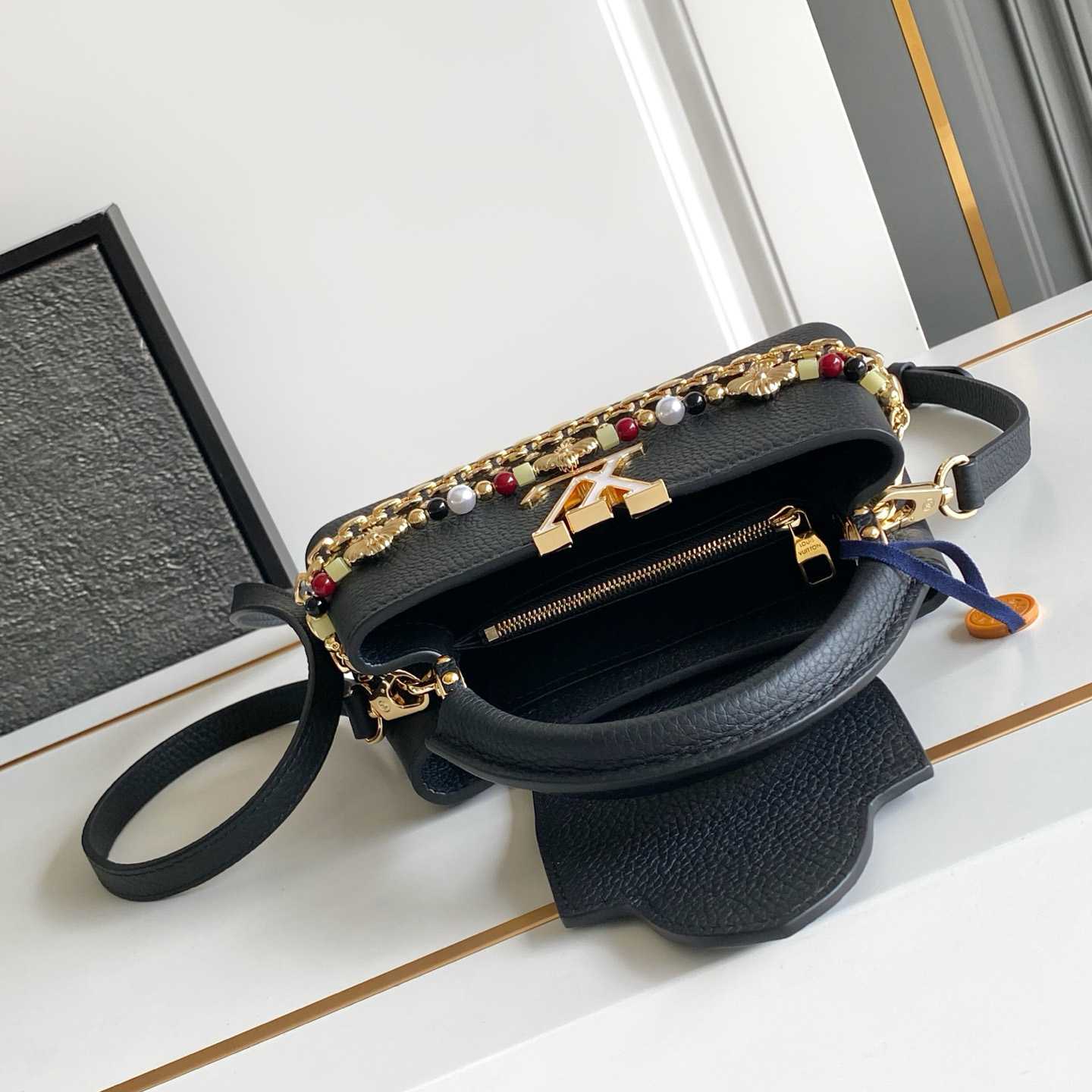 Louis Vuitton Capucines East West Mini M29443 - DesignerGu