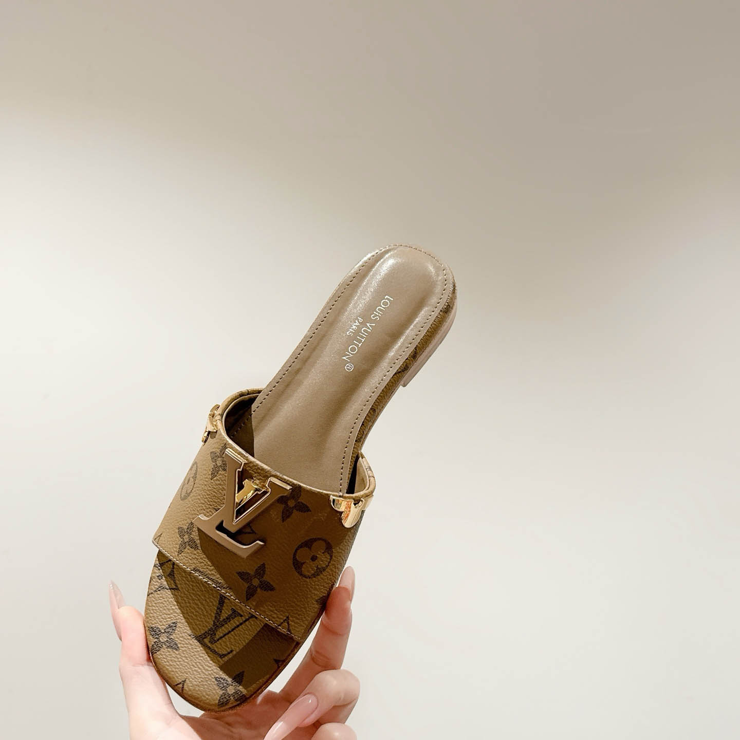 Louis Vuitton LV Mare Flat Mule - DesignerGu