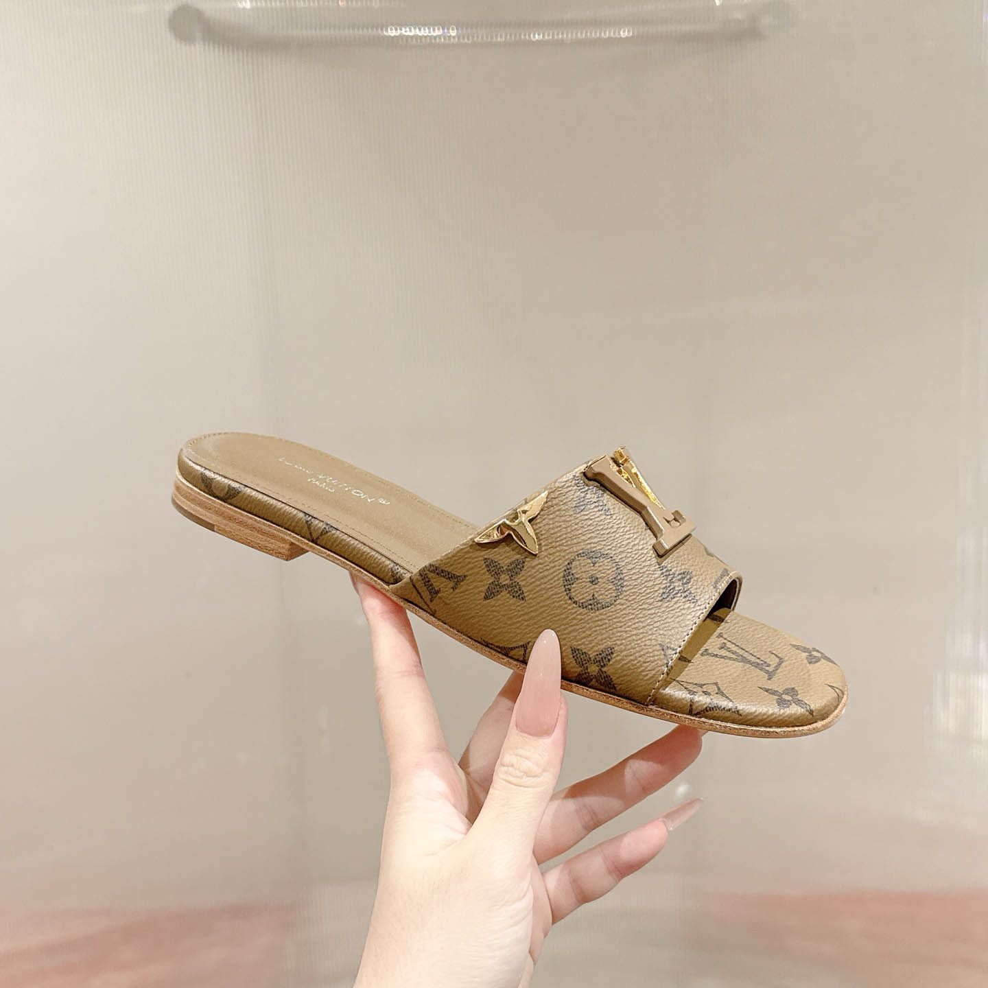 Louis Vuitton LV Mare Flat Mule - DesignerGu