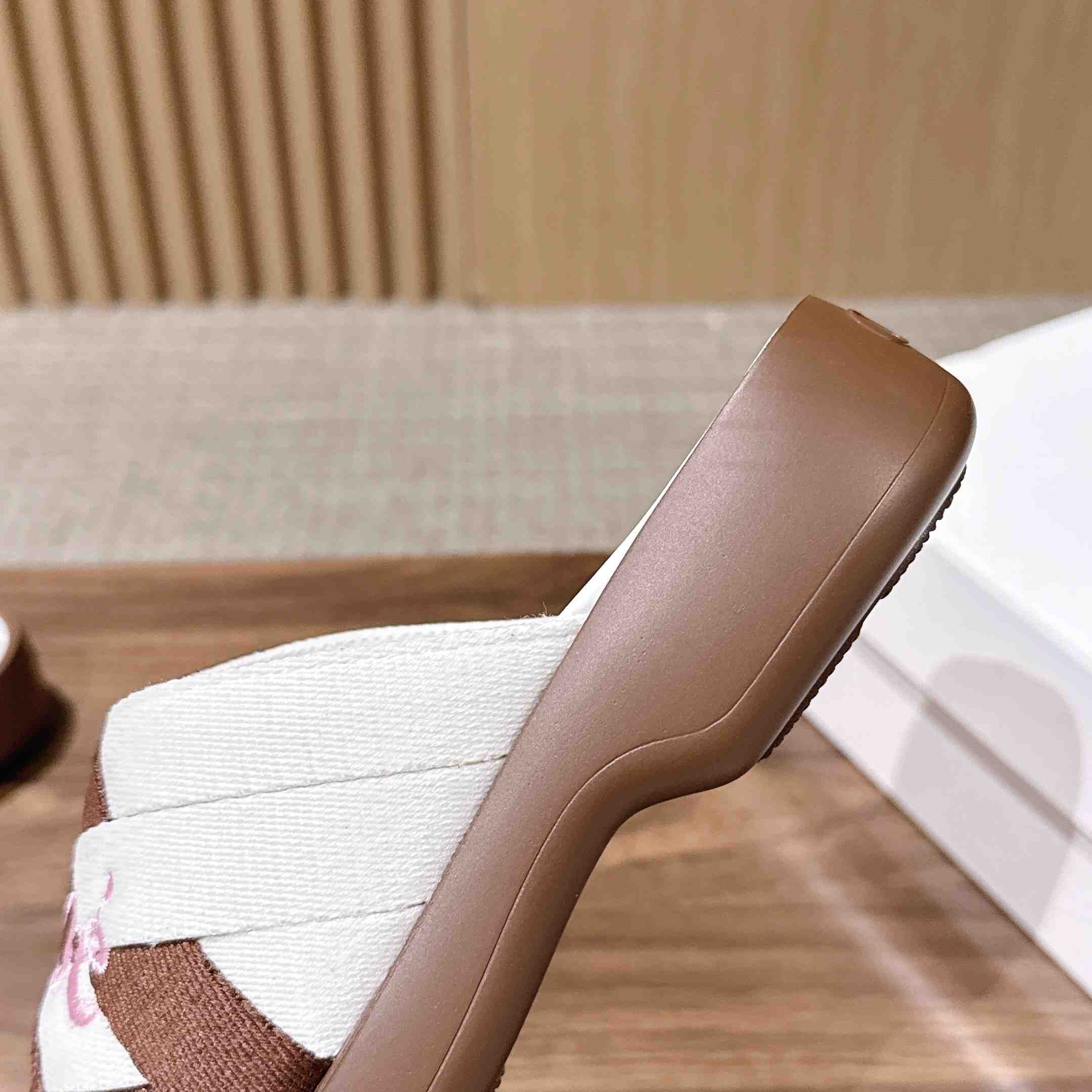 Chloe Poolette Sandals - DesignerGu