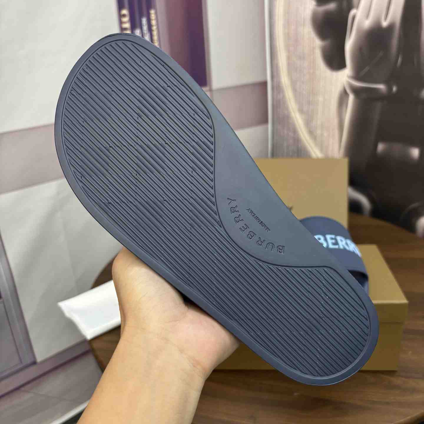 Burberry Logo Slides - DesignerGu