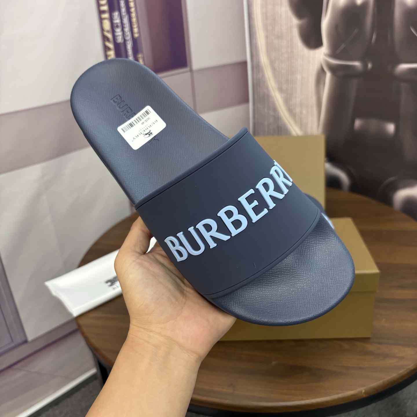 Burberry Logo Slides - DesignerGu