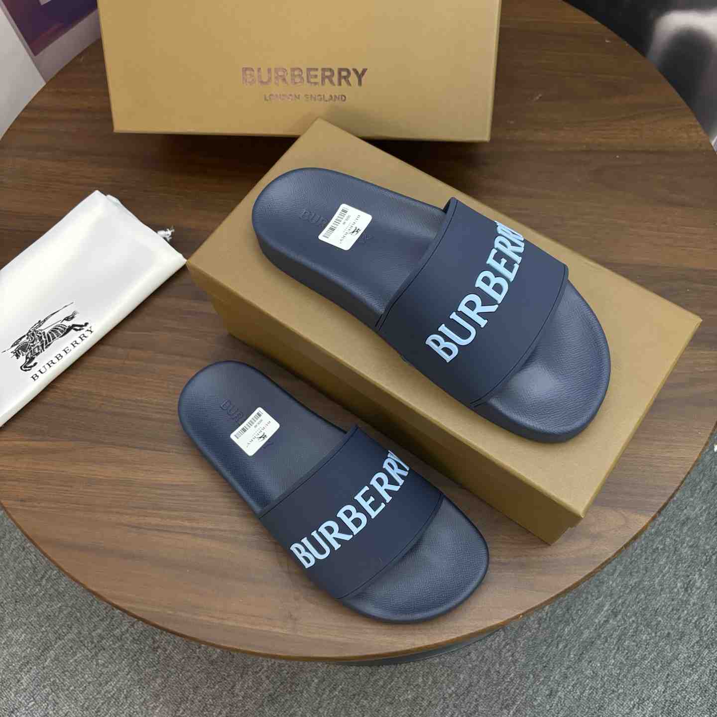 Burberry Logo Slides - DesignerGu