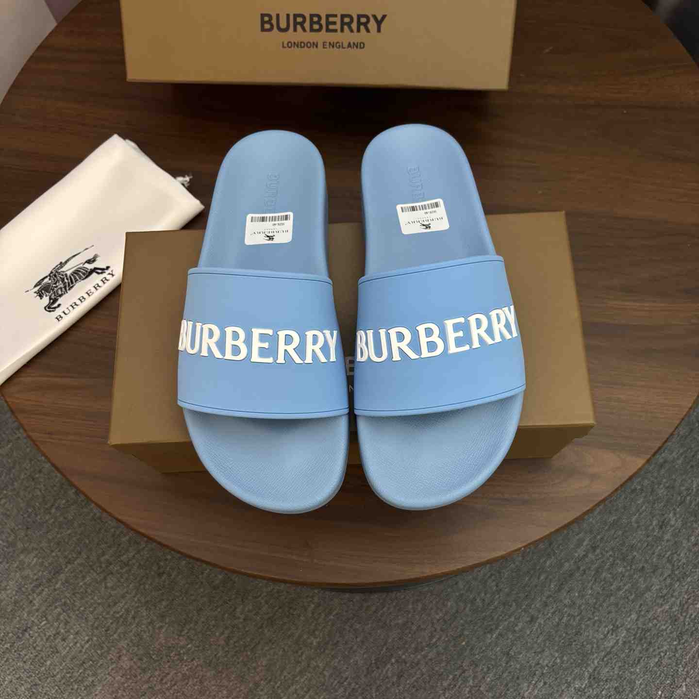 Burberry Logo Slides - DesignerGu