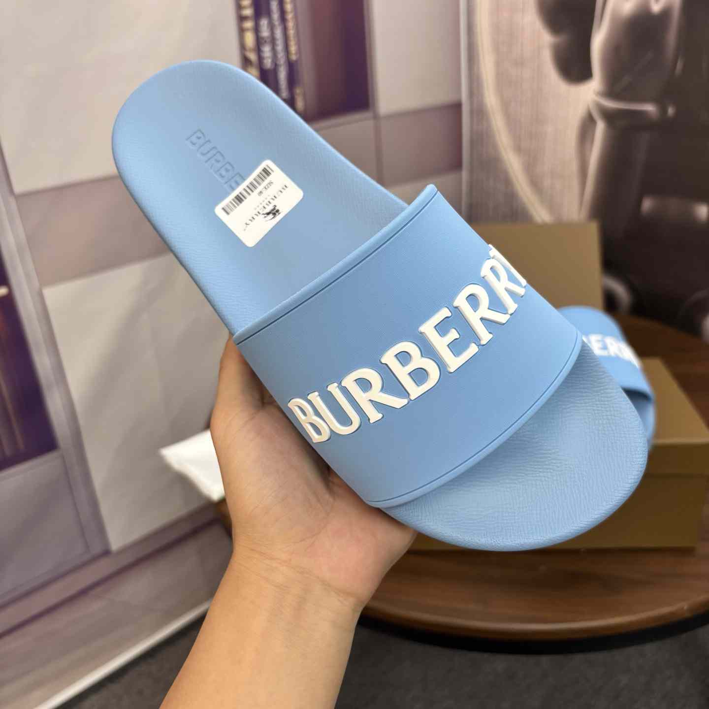 Burberry Logo Slides - DesignerGu