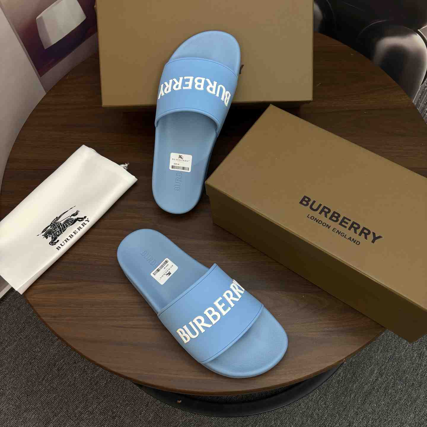 Burberry Logo Slides - DesignerGu