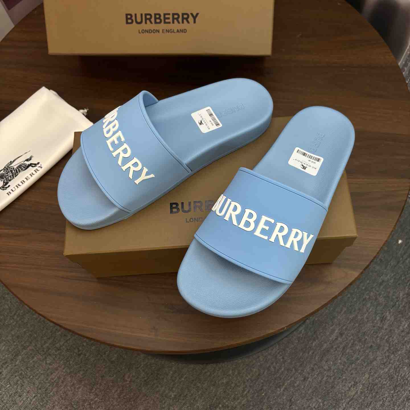 Burberry Logo Slides - DesignerGu