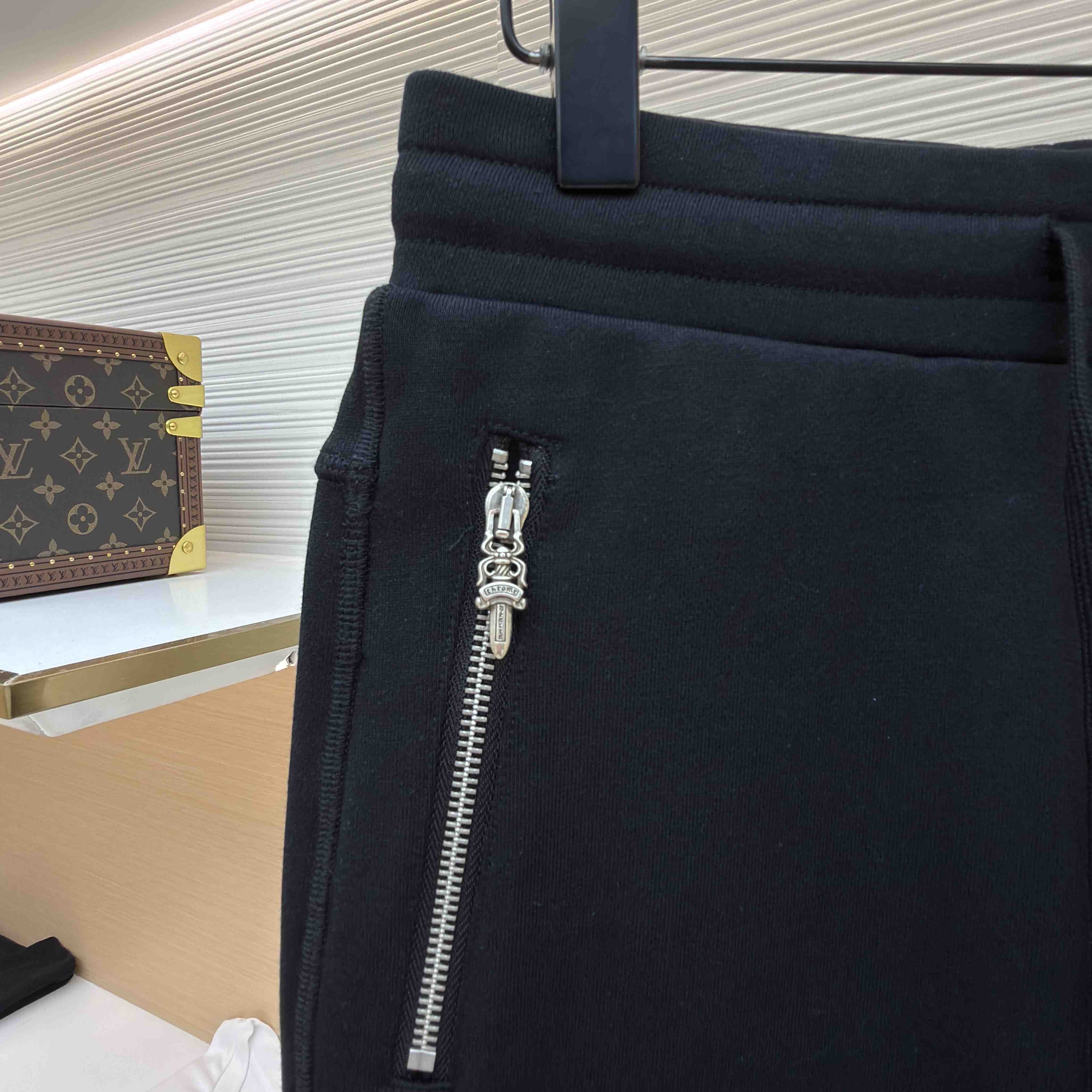 Chrome Hearts Dagger Sweat Shorts - DesignerGu