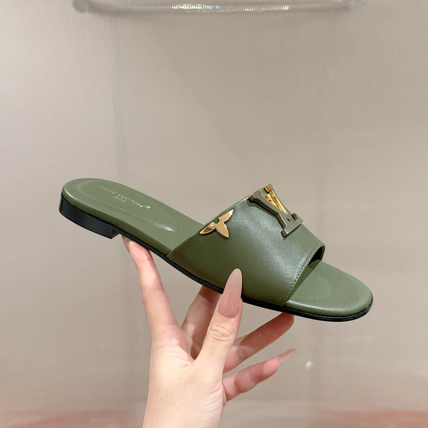 Louis Vuitton LV Mare Flat Mule - DesignerGu