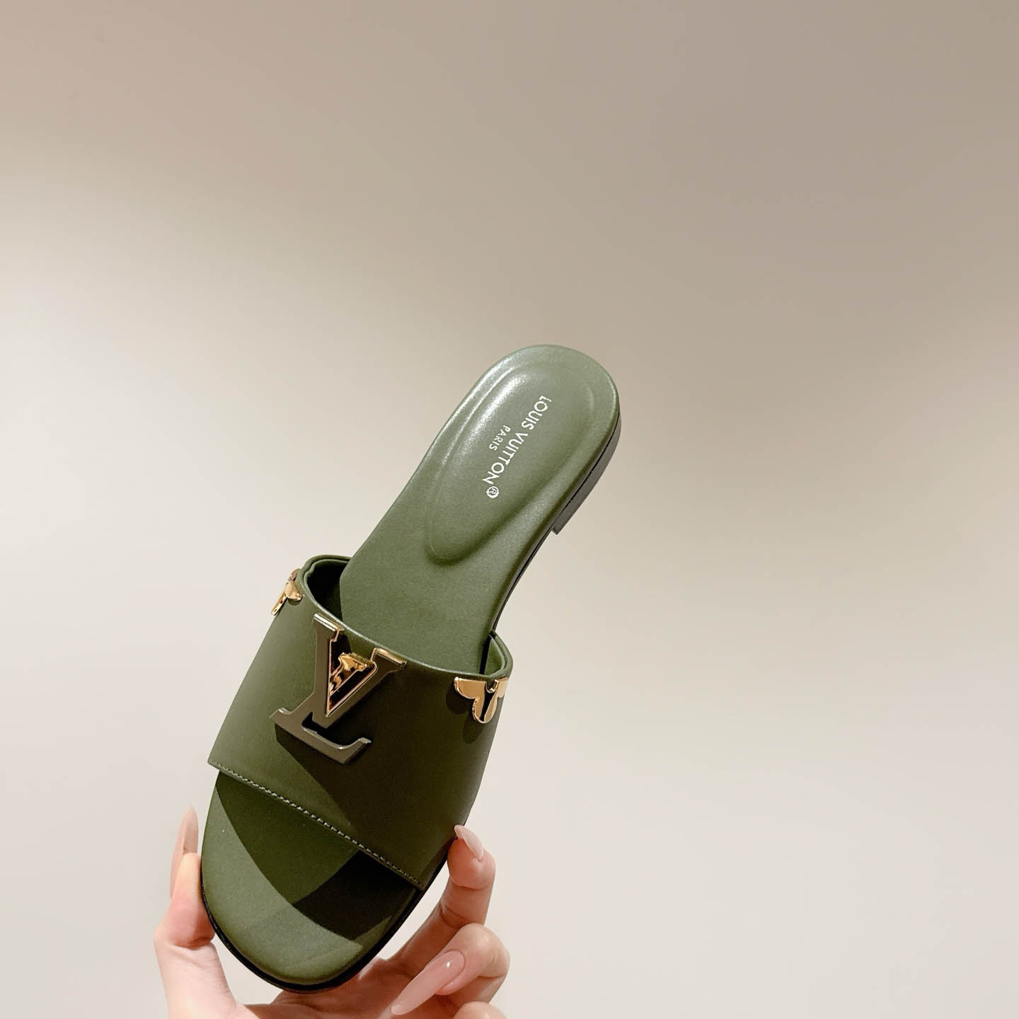 Louis Vuitton LV Mare Flat Mule - DesignerGu