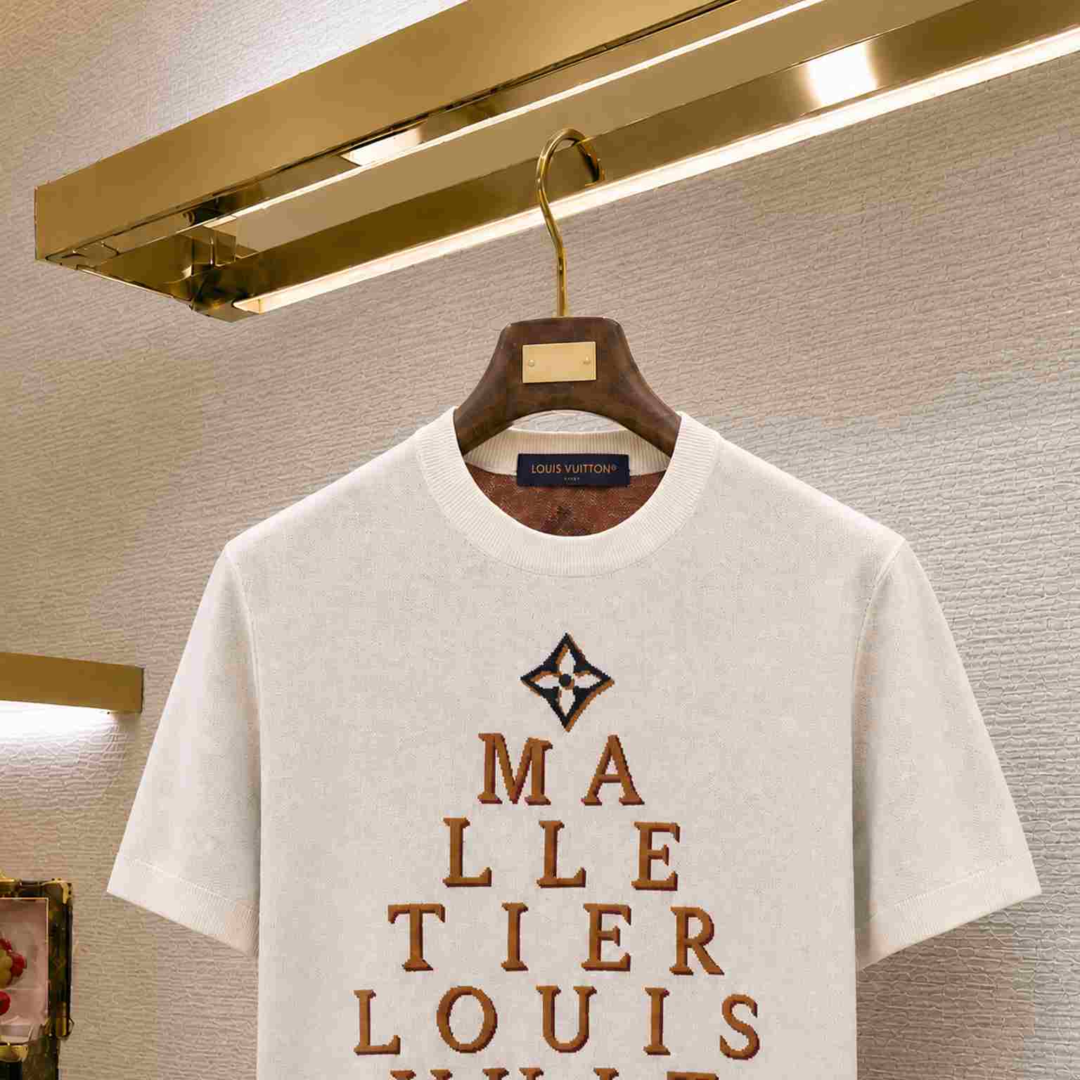 Louis Vuitton Short-Sleeved Signature Crewneck 1AK6YT - DesignerGu