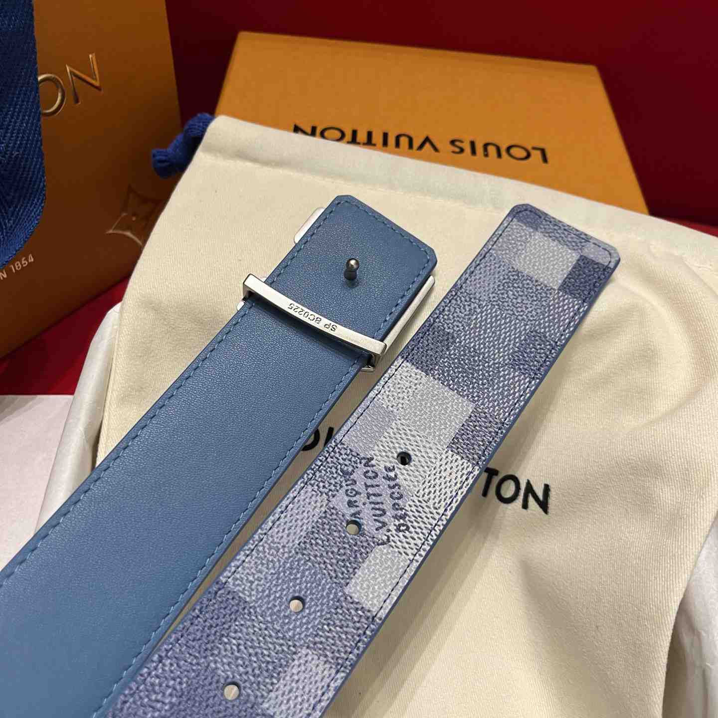 Louis Vuitton 40mm Reversible Belt - DesignerGu