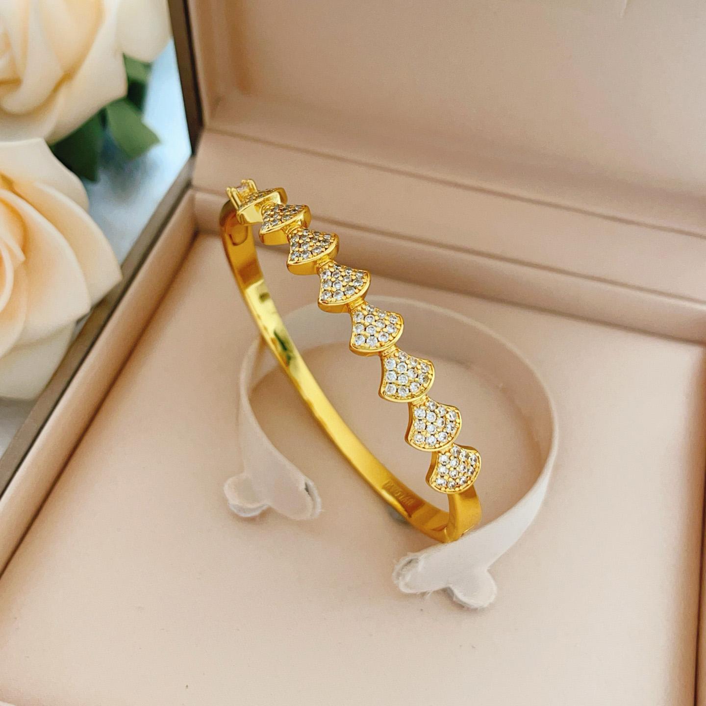 Bvlgari Bracelet - DesignerGu