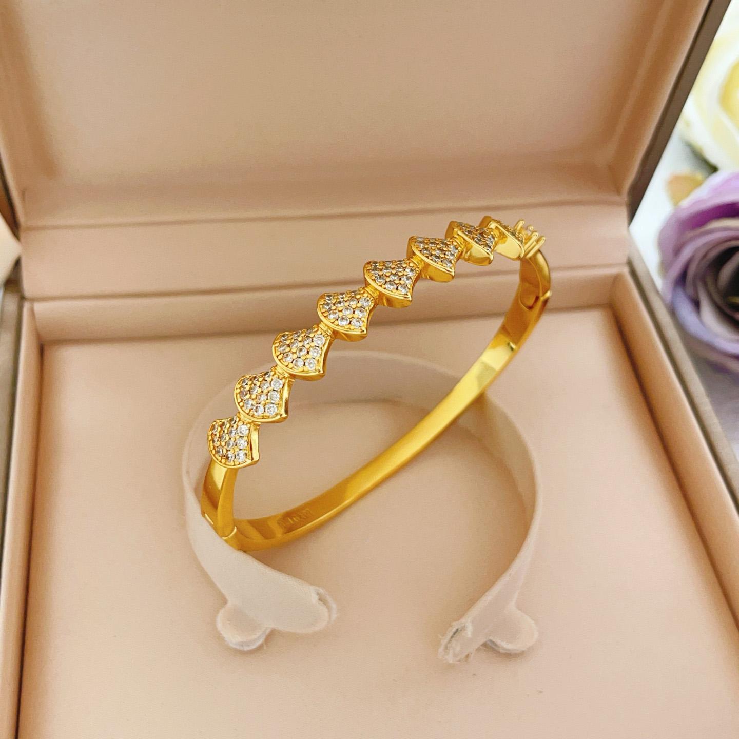 Bvlgari Bracelet - DesignerGu