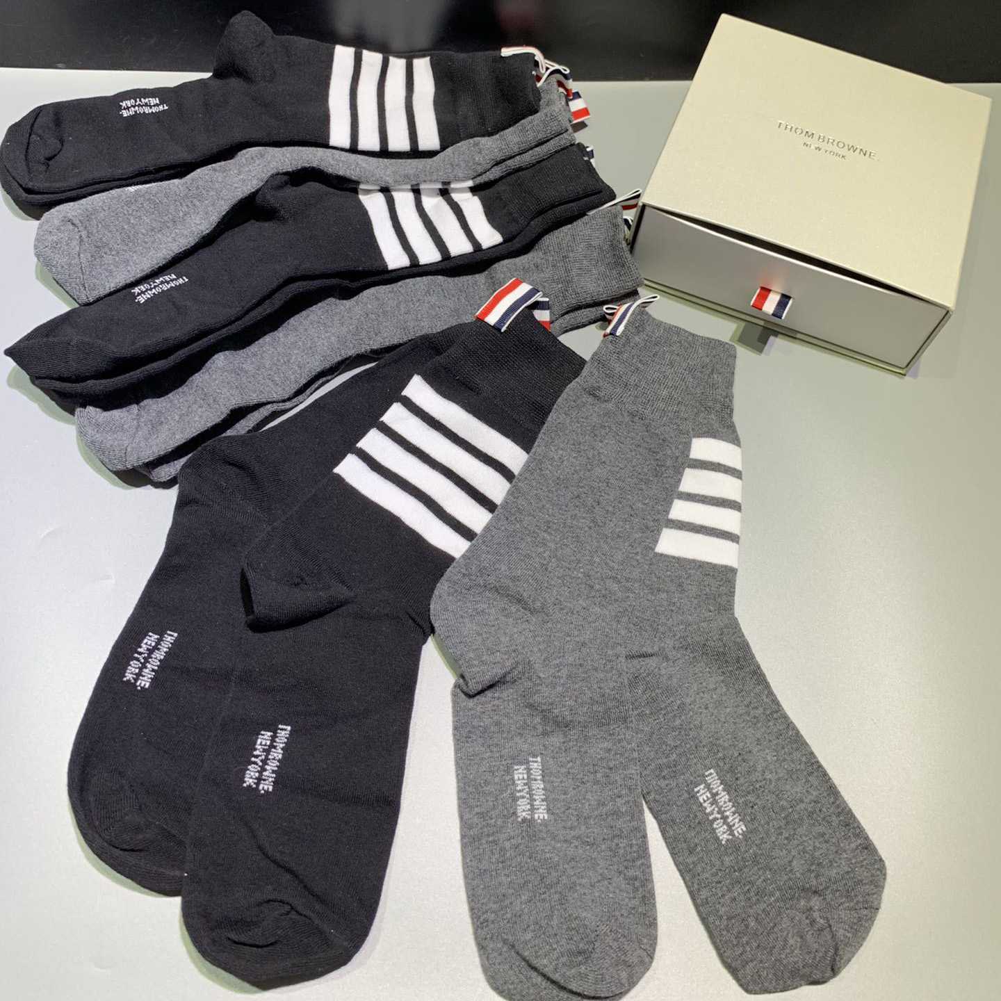 Thom Browne Socks/Box - DesignerGu