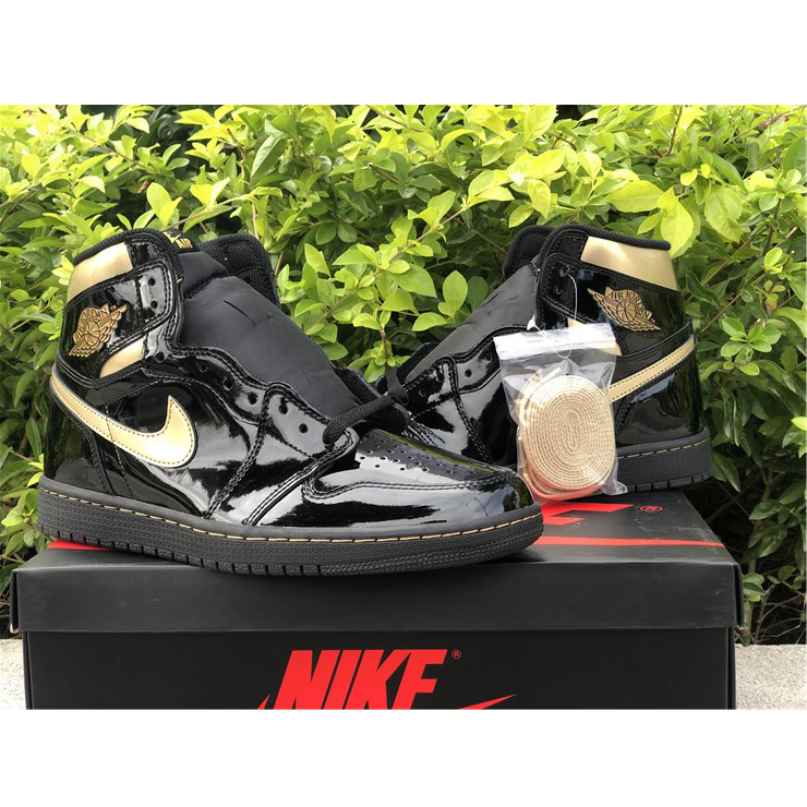 Jordan Air 1 Retro High Black Metallic Gold 555088-032 - 