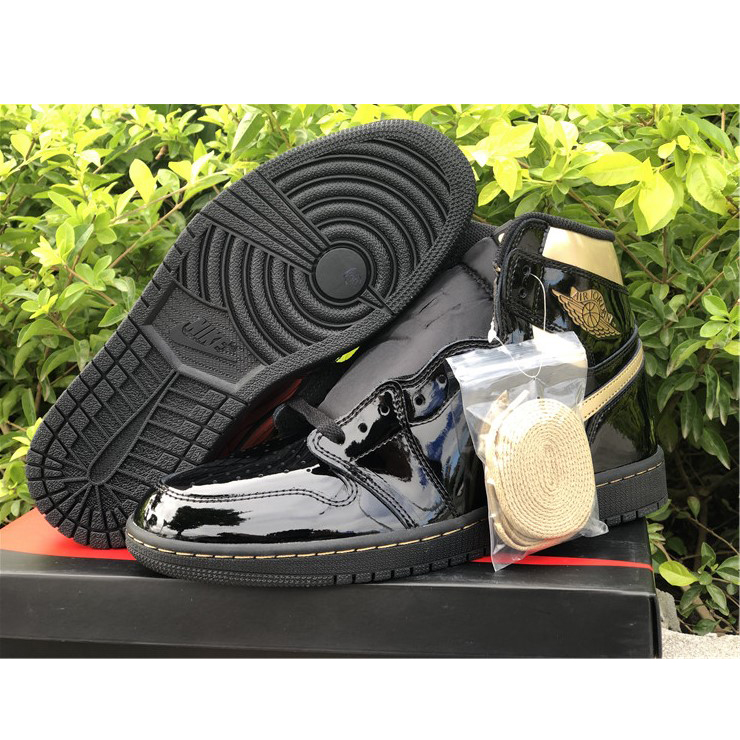Jordan Air 1 Retro High Black Metallic Gold 555088-032 - 