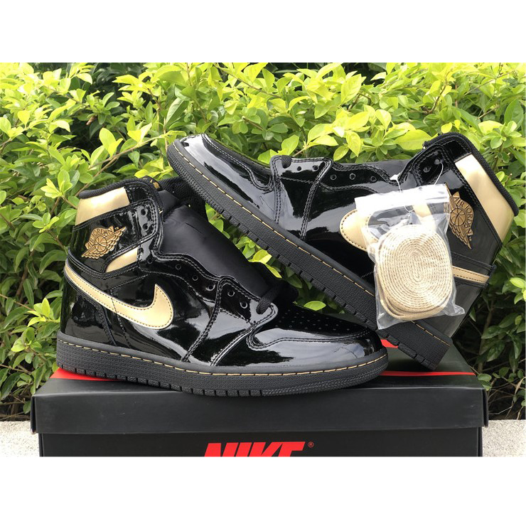 Jordan Air 1 Retro High Black Metallic Gold 555088-032 - 