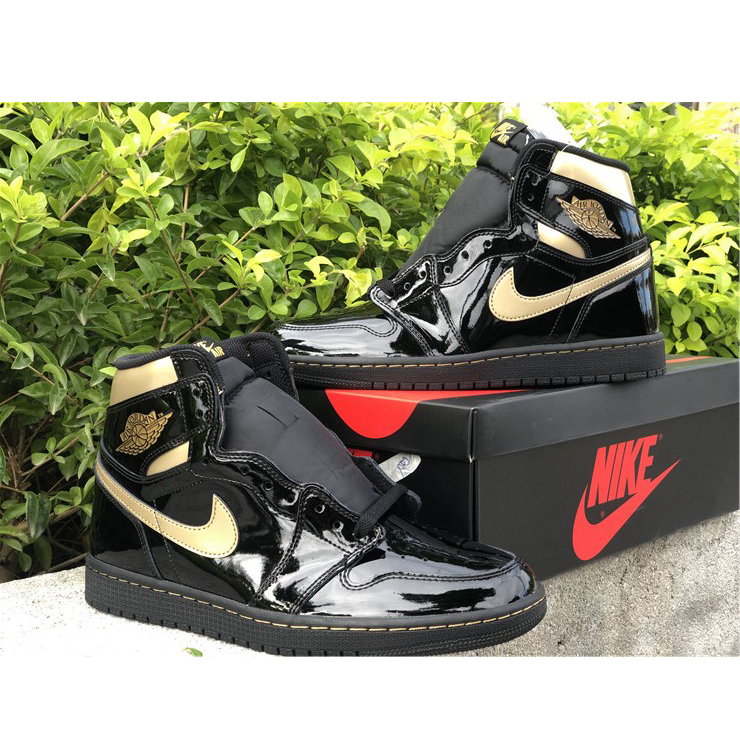 Jordan Air 1 Retro High Black Metallic Gold 555088-032 - 