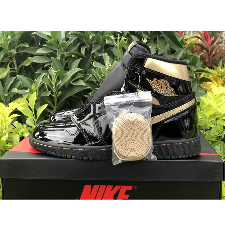 Jordan Air 1 Retro High Black Metallic Gold 555088-032 - 