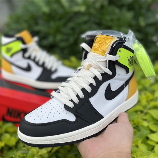 Jordan Air 1 High OG Volt Gold Sail 555088-118 - 