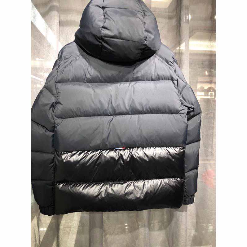 Moncler Maures Logo-print Quilted Down Jacket - 