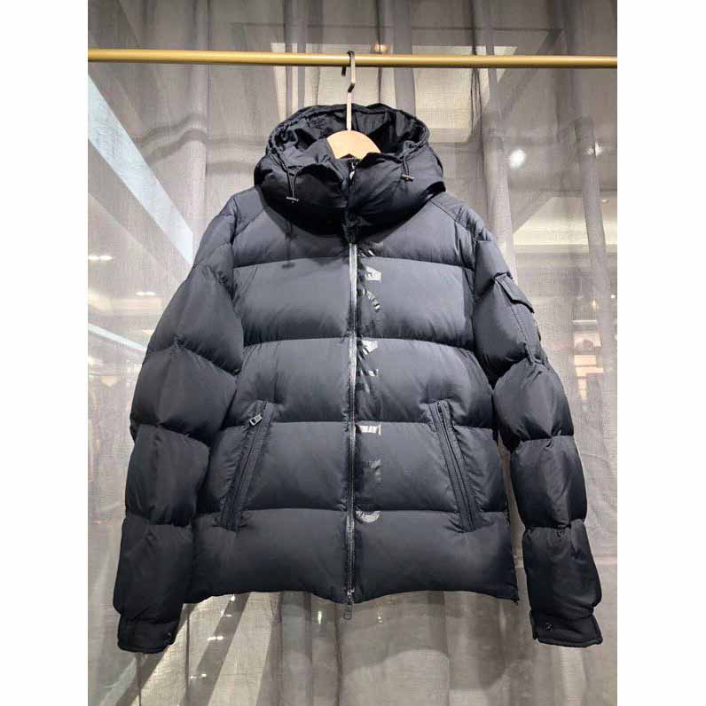 Moncler Maures Logo-print Quilted Down Jacket - 